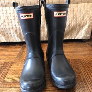 Black hunter boots